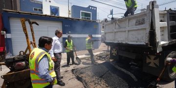 Supervisa Pepe Chedraui campaña de bacheo en San José Mayorazgo