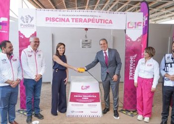 Colocan primera piedra de la piscina terapéutica del CMERI