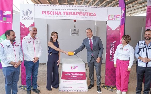 Colocan primera piedra de la piscina terapéutica del CMERI