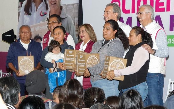 Entrega Puebla capital apoyo alimentario en Xochimehuacan