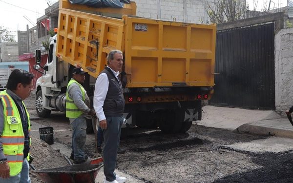 Supervisa Pepe Chedraui bacheo en Bosques de Santa Anita