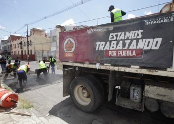 Refuerzan bacheo en el Barrio El Refugio