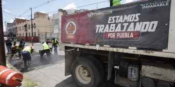 Refuerzan bacheo en el Barrio El Refugio