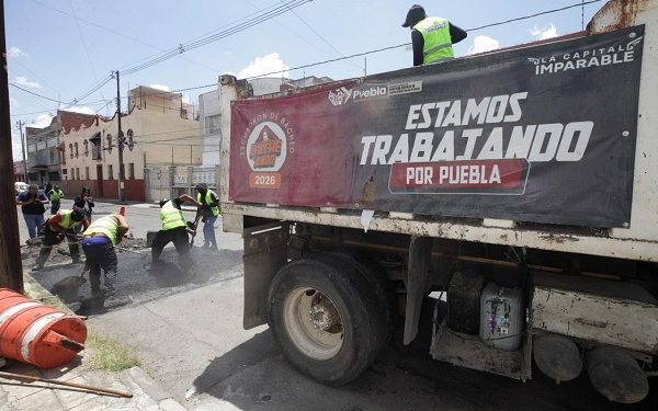 Refuerzan bacheo en el Barrio El Refugio