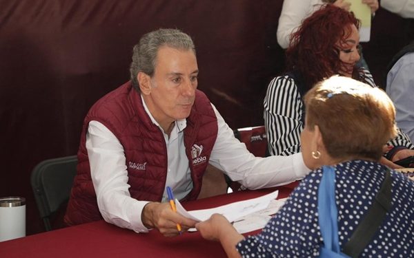 Escucha Chedraui a vecinos de Xochimehuacan