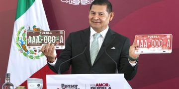 Lanza Puebla placas mundialistas 2026