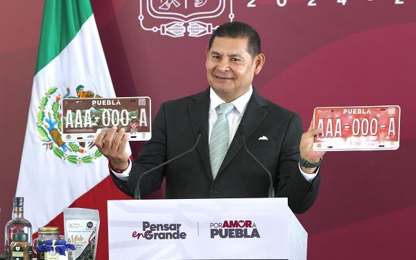 Lanza Puebla placas mundialistas 2026