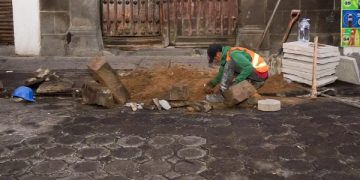 Renueva Ayuntamiento adoquín del Centro Histórico
