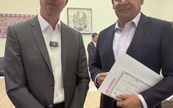 Fortalece Alejandro Armenta alianza con Audi México