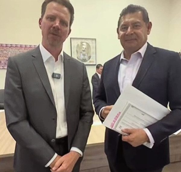 Fortalece Alejandro Armenta alianza con Audi México