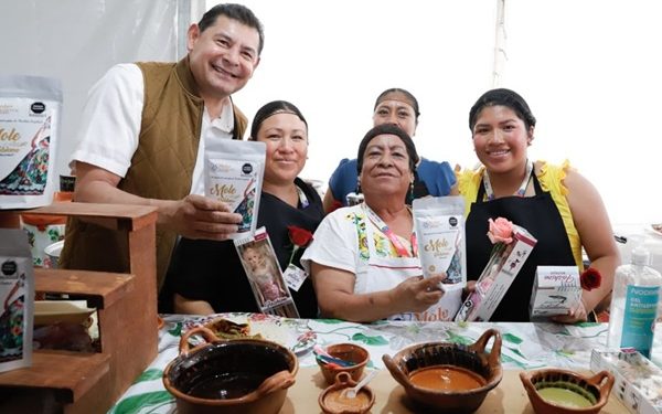 Convivencia y cercanía del gobernador Armenta Mier en la Feria de Puebla