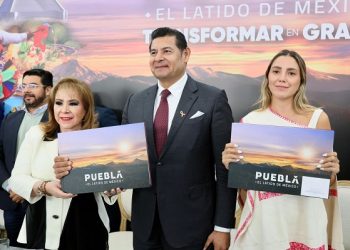 Presenta Alejandro Armenta libro turístico de Puebla