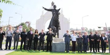 Rehabilitan Arco de Loreto y develan escultura de Ignacio Zaragoza