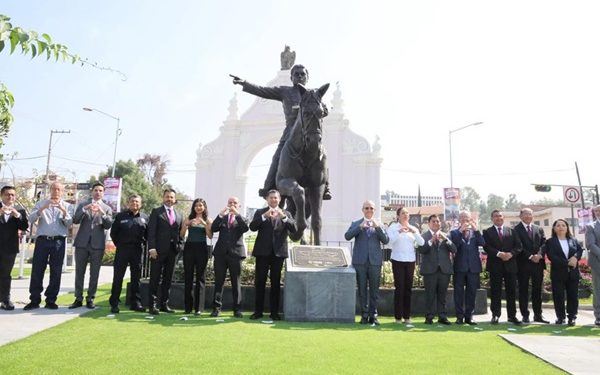 Rehabilitan Arco de Loreto y develan escultura de Ignacio Zaragoza