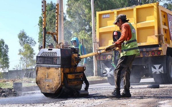 Supervisa Pepe Chedraui bacheo en San Jerónimo Caleras