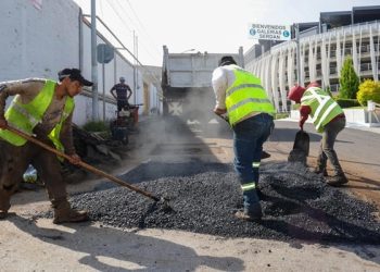 Mejora Gobierno de la Ciudad vialidades con bacheo