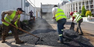 Mejora Gobierno de la Ciudad vialidades con bacheo