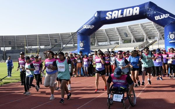 Celebra BUAP Carrera de la Madre Universitaria