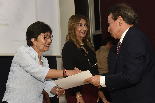 Reconoce Lilia Cedillo labor de contadores BUAP