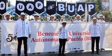 Desfila BUAP con orgullo en el 5 de Mayo