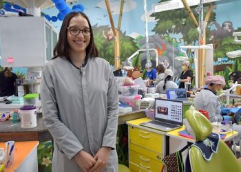 Gana alumna BUAP premio por láser dental