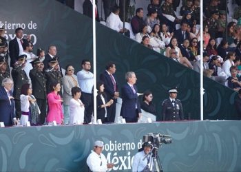 Asiste Pepe Chedraui al desfile cívico-militar del 5 de Mayo