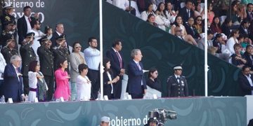 Asiste Pepe Chedraui al desfile cívico-militar del 5 de Mayo