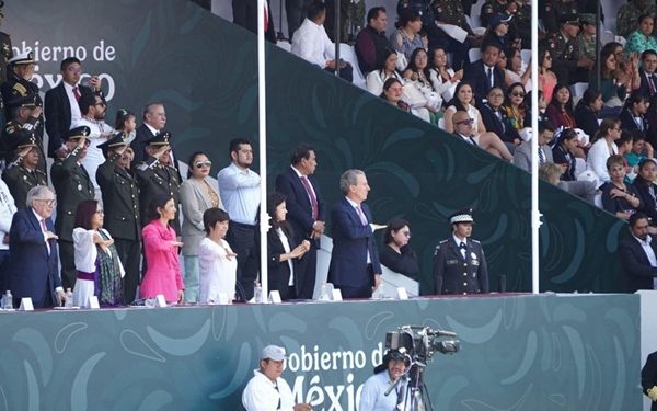 Asiste Pepe Chedraui al desfile cívico-militar del 5 de Mayo
