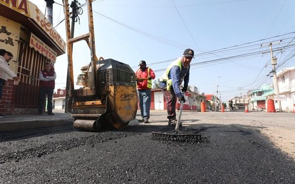 Refuerza bacheo en colonia El Patrimonio