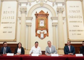 Firman hermanamiento los ayuntamientos de Puebla y Huatulco