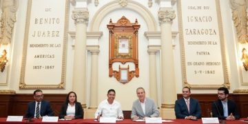 Firman hermanamiento los ayuntamientos de Puebla y Huatulco