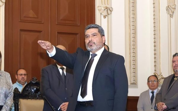 Nombra Cabildo a Alfonso Aguilar como secretario del Ayuntamiento