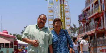 Disfrutan familias la Feria de Puebla