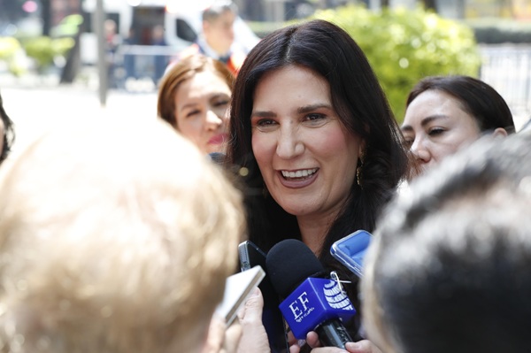 Exige Kenia López elegir legalidad ante el narco