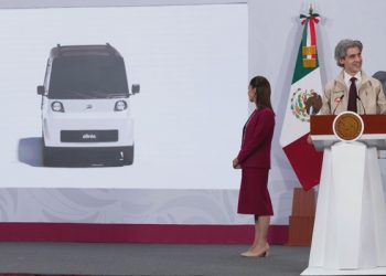 Muestra Sheinbaum el Olinia eléctrico
