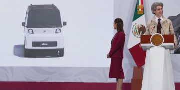 Muestra Sheinbaum el Olinia eléctrico