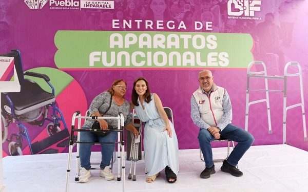 MariElise Budib entrega apoyos para la movilidad