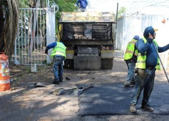 Mantiene Ayuntamiento supervisión en trabajos de bacheo