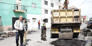 Supervisa Chedraui bacheo en 27 Poniente