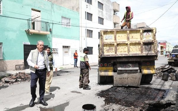 Supervisa Chedraui bacheo en 27 Poniente