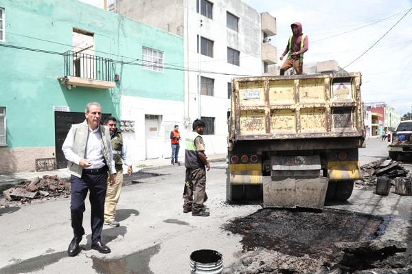 Supervisa Chedraui bacheo en 27 Poniente