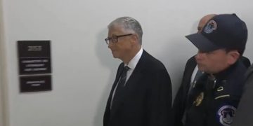 Niega Bill Gates vínculo personal con Epstein en EUA