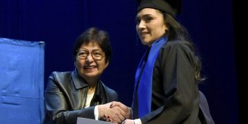 Celebra BUAP graduación de Derecho