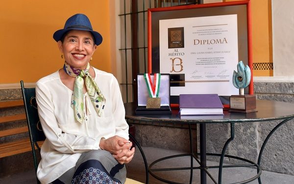 Reconoce Biblos labor social de Laura Athié