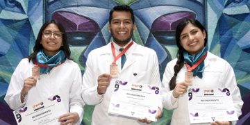 Ganan alumnos de Medicina bronce en Infomatrix