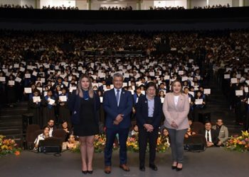 Celebra BUAP graduación de 478 alumnos de Complejo Regional