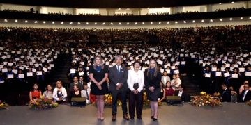 Gradúa BUAP a 502 jóvenes de la región