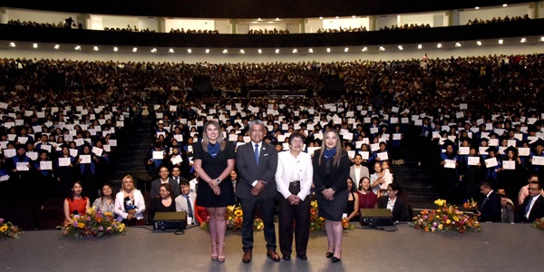 Gradúa BUAP a 502 jóvenes de la región