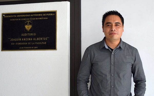 Gradúa BUAP a su primer doctor en educación