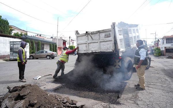 Supervisa Pepe Chedraui bacheo en San Jerónimo Caleras